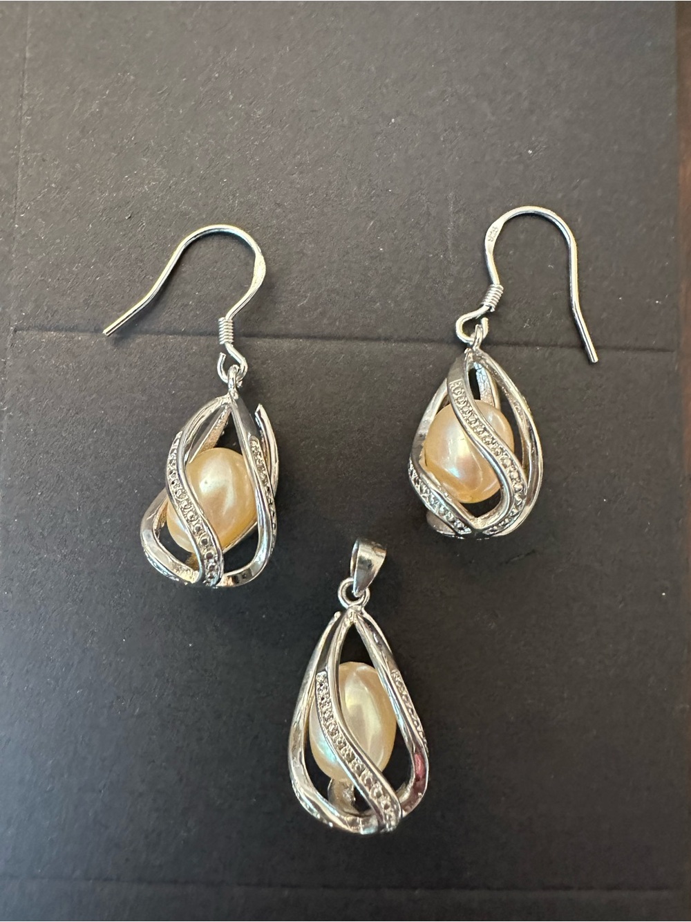 925 SS Freshwater Cultured Pearl Pendant & Earrings
